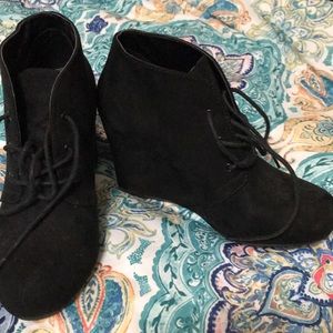 DONATED Black Womens Booties
